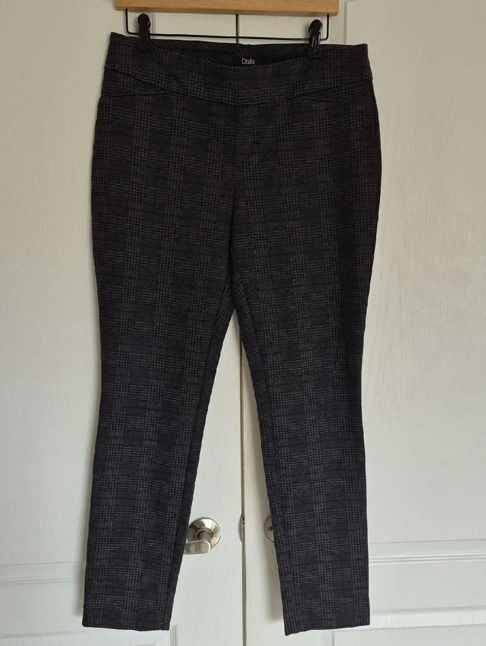 Dalia Black & Gray Plaid Skinny Pull-On Pants